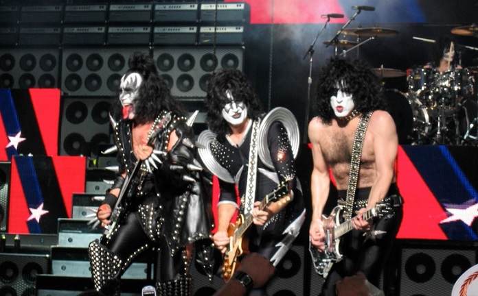 KISS afirma que está se aposentando por “orgulho e respeito próprio”