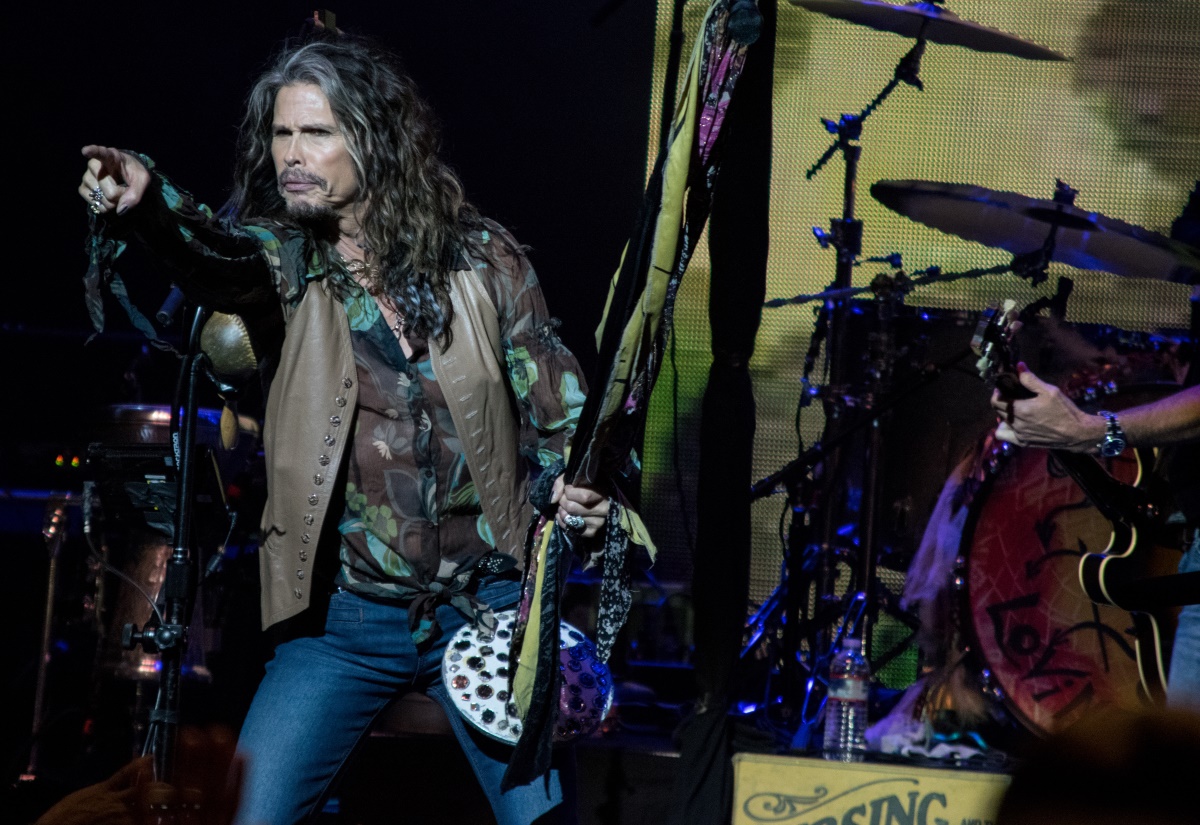 Steven Tyler, líder do Aerosmith, é acusado de abuso sexual de uma menor