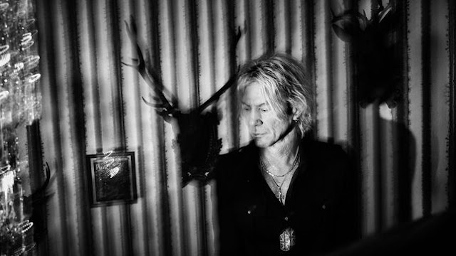 Duff McKagan lança vídeo de “Pass You By”, faixa do EP solo ‘This Is The Song’