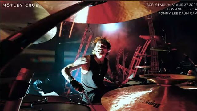 Mötley Crüe compartilha vídeo com câmera na bateria de Tommy Lee tocando “Anarchy In The UK” durante ‘The Stadium Tour’