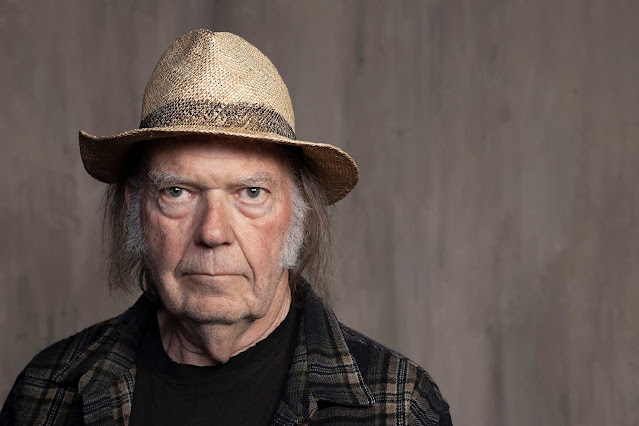 Neil Young anuncia turnê acústica com raridades, pela Costa Oeste dos Estados Unidos