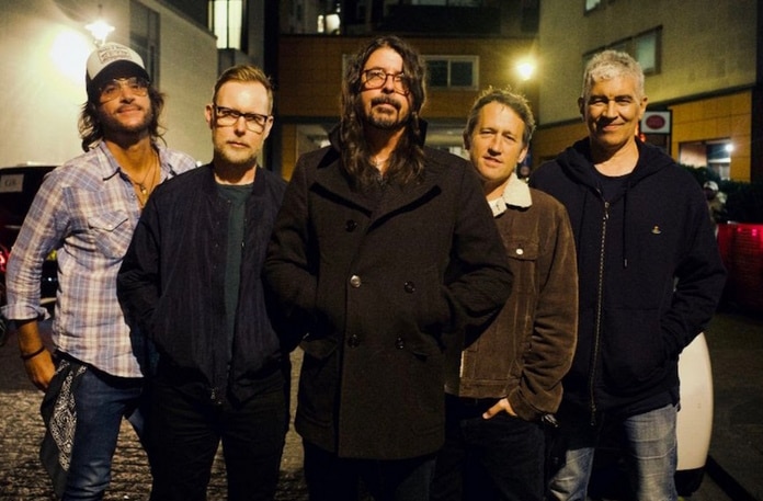 Emotivo e potente, Foo Fighters lança “But Here We Are” e recupera melhor forma da carreira