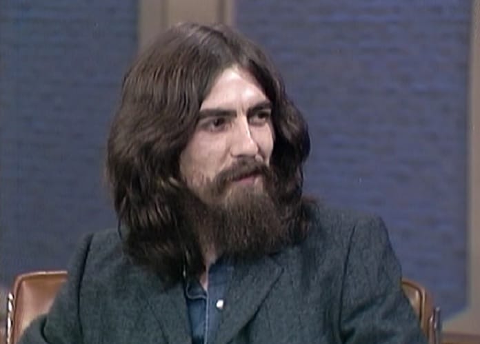 Nova biografia de George Harrison revela resposta bem-humorada do músico após ser esfaqueado 40 vezes