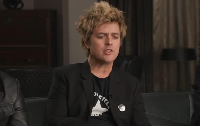 Billie Joe explica por que Green Day se afastou da política e agora retornou
