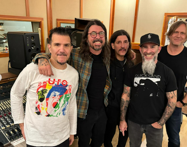 Dave Grohl visita Anthrax no estúdio durante gravação de novo álbum