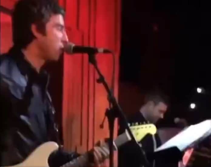 “Bando de c*zões”: Liam Gallagher se irrita com vídeo de Noel e Damon Albarn juntos