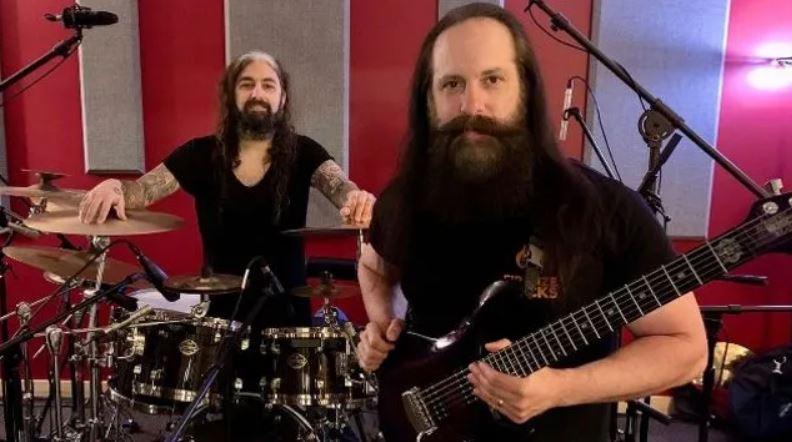 John Petrucci fala sobre novo disco do Dream Theater, o primeiro a contar novamente com Mike Portnoy