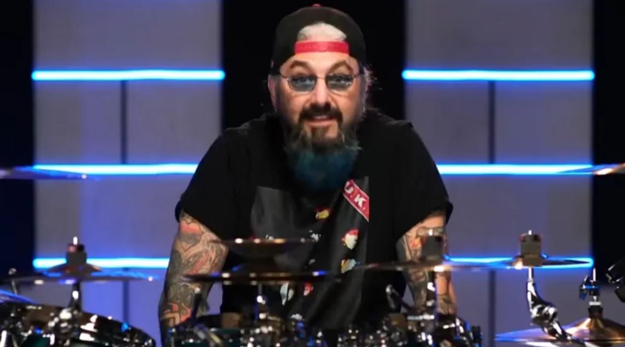 Mike Portnoy toca “Dance of Eternity” em novo vídeo