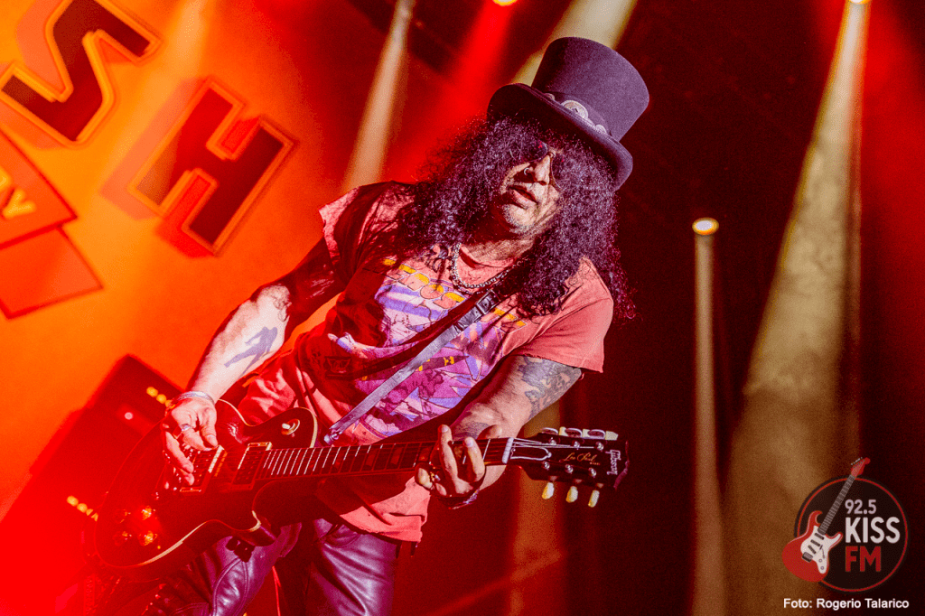 Slash garante que o novo álbum do Guns N’ Roses está “no caminho”